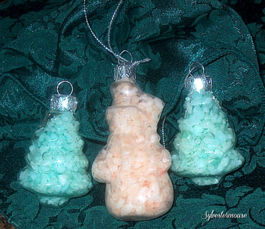 Quick & Easy Ornaments Filled with Bath Salts