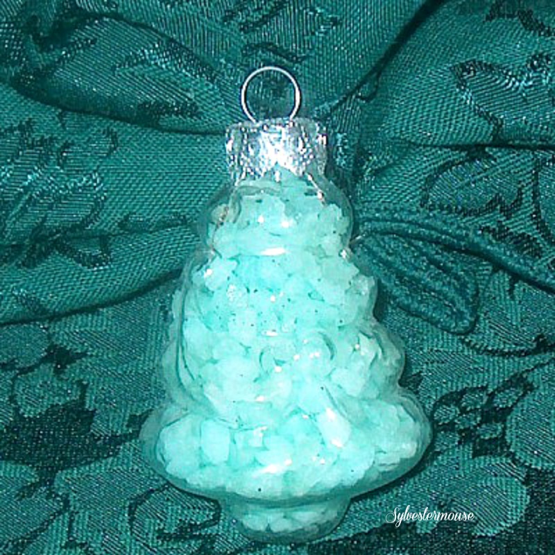 Quick & Easy Ornaments Filled with Bath Salts